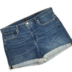 Banana Republic Mid-Rise 3” Denim Short